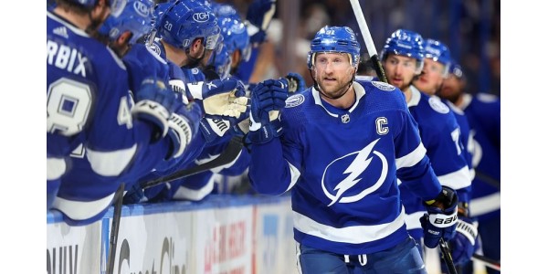Tampa Bay Lightning valde inte att värva om kaptenen Steven Stamkos i tid
